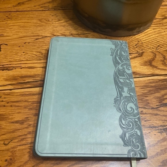 Portraits Of Devotion By Beth Moore  Book - Picture 1 of 3